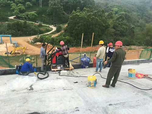 教學(xué)樓屋面聚脲噴涂防水施工