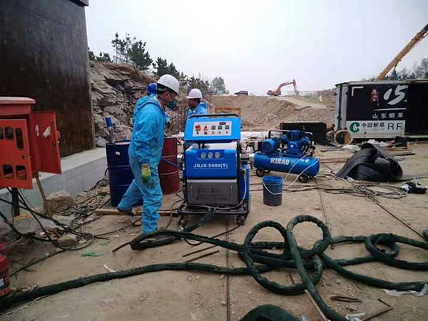 防腐防銹聚脲噴涂機施工案例